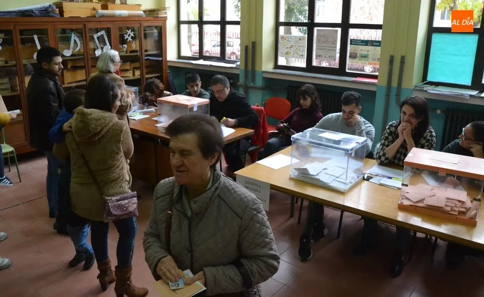 Foto 3 - Desciende la participaci&oacute;n en la ma&ntilde;ana electoral en 326 personas respecto a las Generales de...