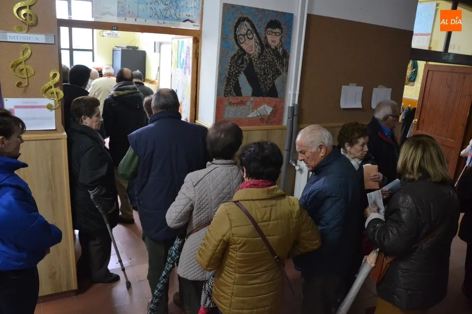 Foto 4 - Desciende la participaci&oacute;n en la ma&ntilde;ana electoral en 326 personas respecto a las Generales de...