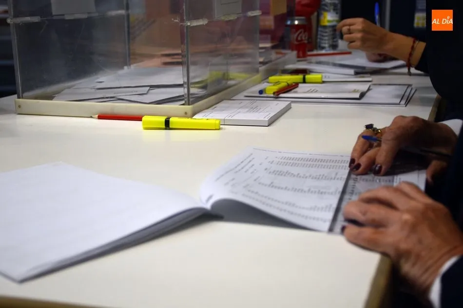 Foto 10 - Desciende en m&aacute;s de cuatro puntos la participaci&oacute;n en las elecciones en Salamanca hasta las 14...