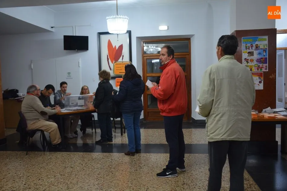 Foto 6 - Desciende en m&aacute;s de cuatro puntos la participaci&oacute;n en las elecciones en Salamanca hasta las 14...