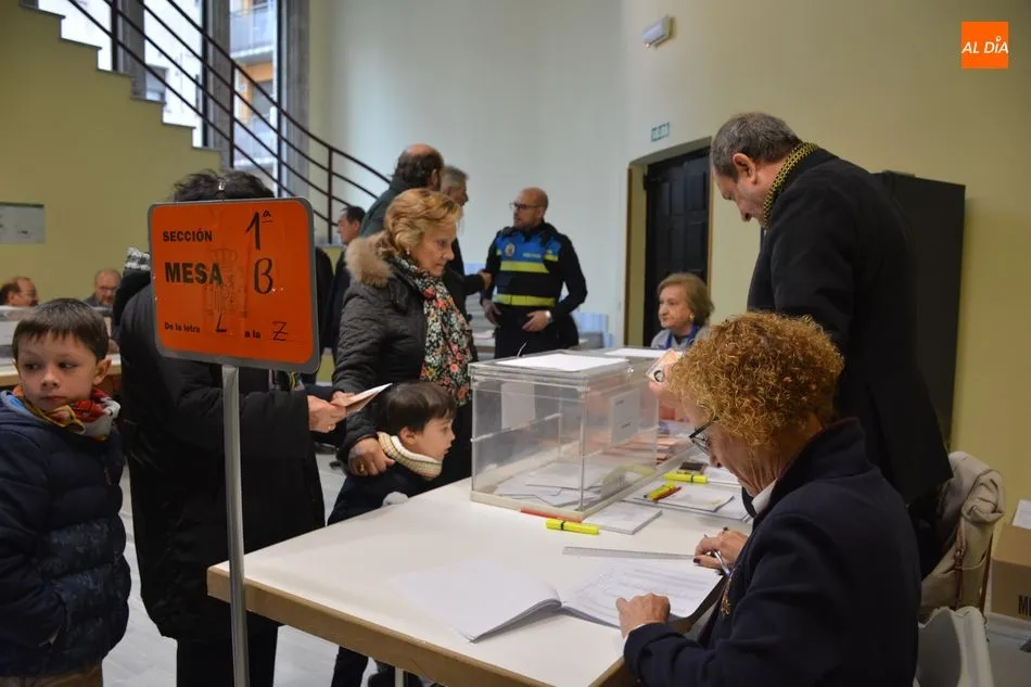 Foto 4 - Desciende en m&aacute;s de cuatro puntos la participaci&oacute;n en las elecciones en Salamanca hasta las 14...