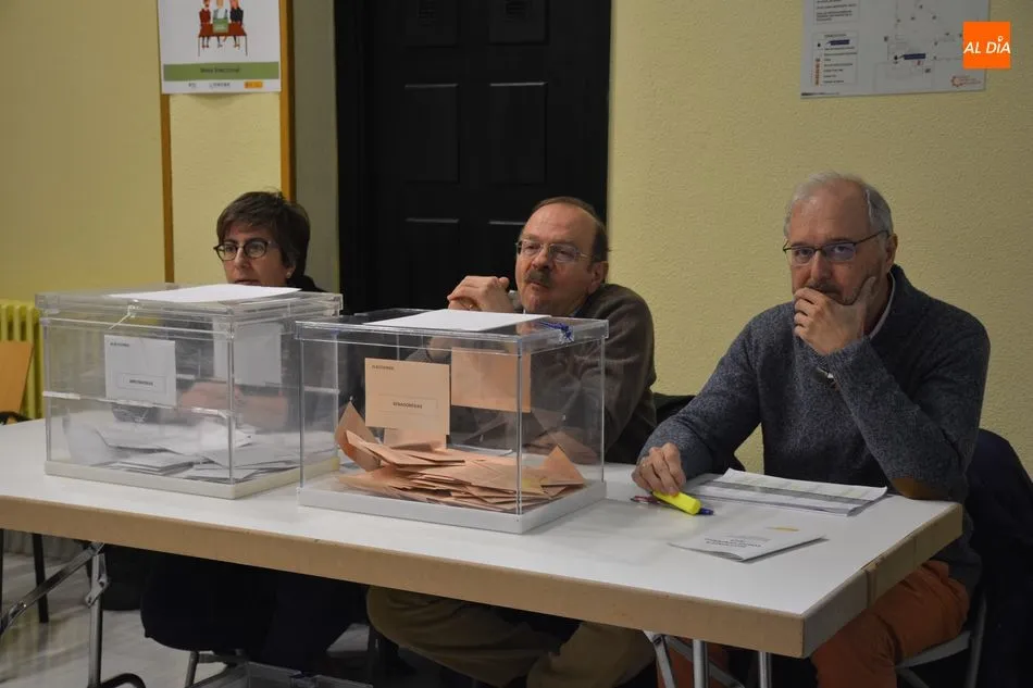 Foto 3 - Desciende en m&aacute;s de cuatro puntos la participaci&oacute;n en las elecciones en Salamanca hasta las 14...
