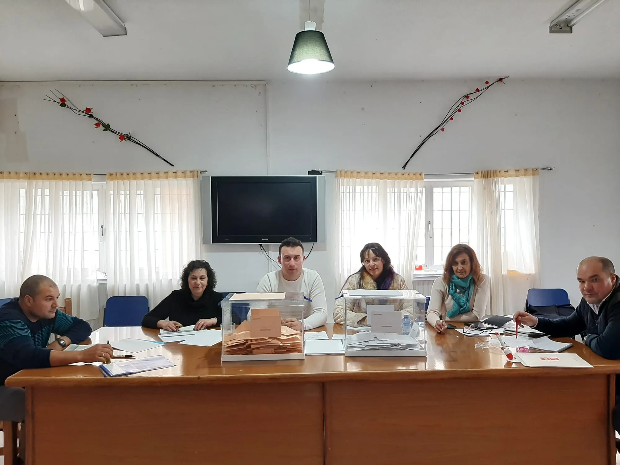 Mesa electoral de Cantalpino