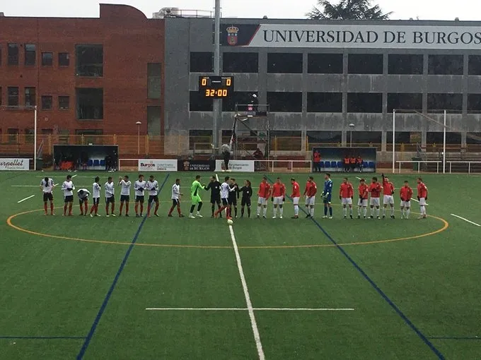 Saludo entre ambos equipos / TWITTER