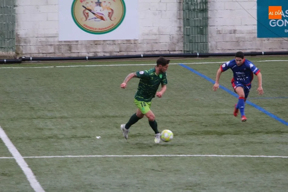 Foto 7 - El CD Guijuelo no levanta cabeza ante el Amorebieta y se hunde m&aacute;s en el descenso (0-1)