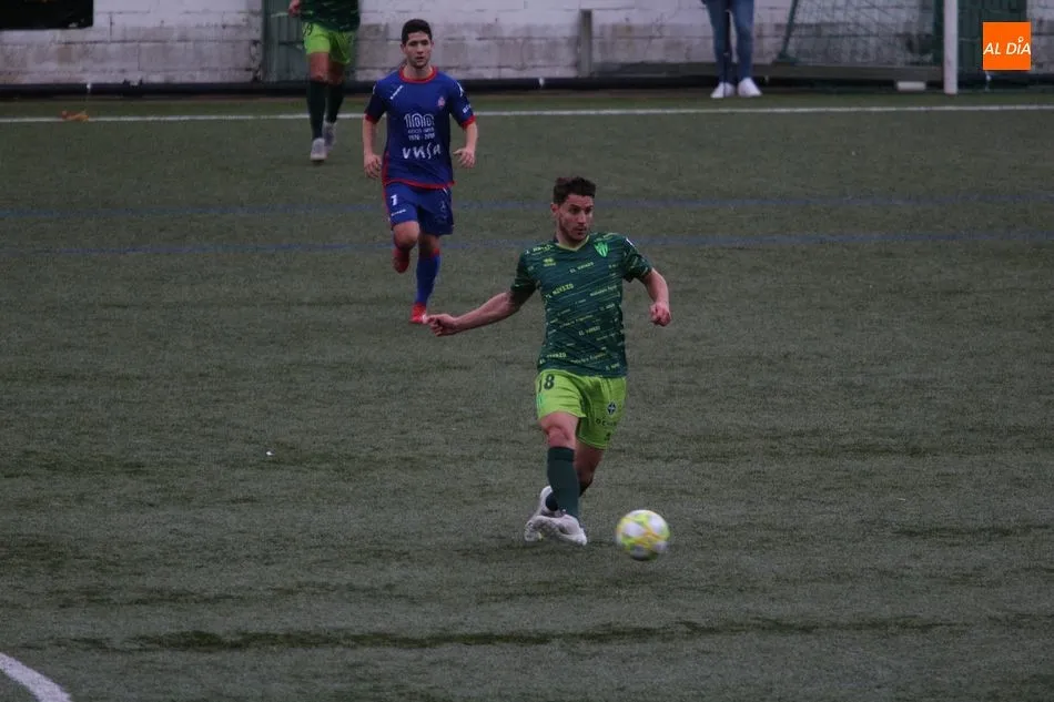 Foto 4 - El CD Guijuelo no levanta cabeza ante el Amorebieta y se hunde m&aacute;s en el descenso (0-1)