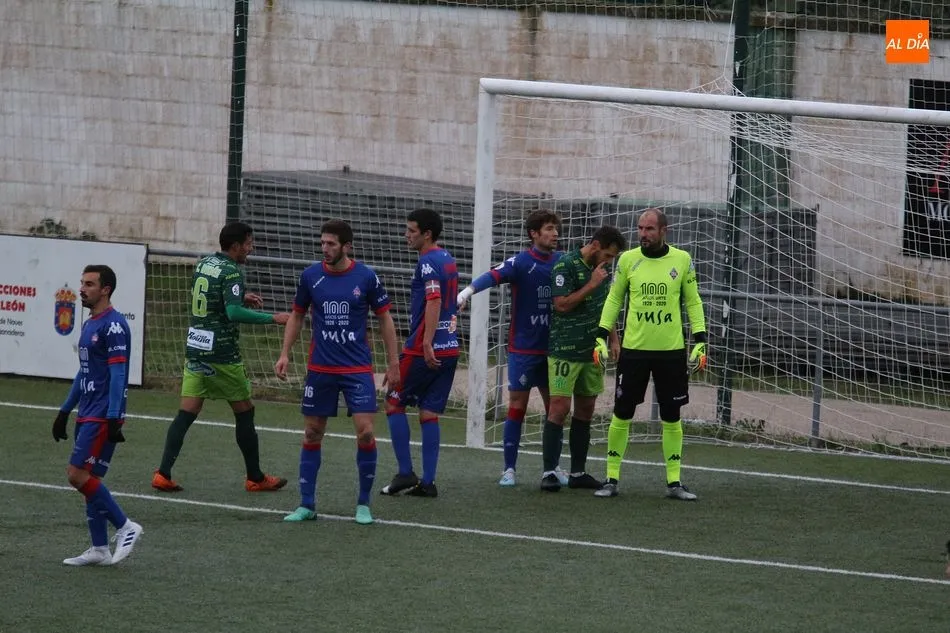 Foto 3 - El CD Guijuelo no levanta cabeza ante el Amorebieta y se hunde m&aacute;s en el descenso (0-1)