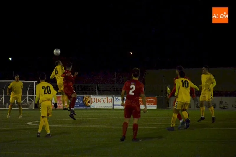 Foto 4 - El Pe&ntilde;aranda pierde comba con los puestos de ascenso al empatar con La Bovedana (1-1)