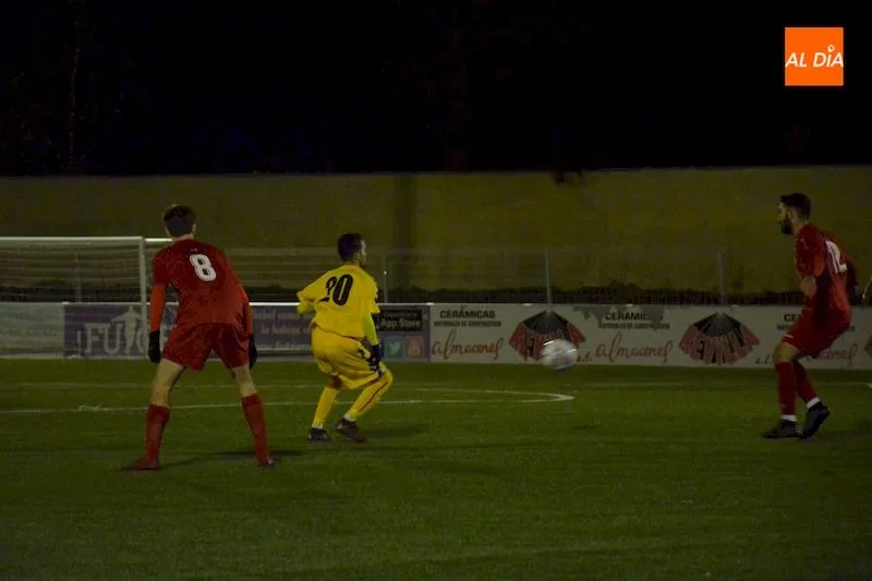 Foto 3 - El Pe&ntilde;aranda pierde comba con los puestos de ascenso al empatar con La Bovedana (1-1)