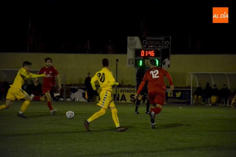 Foto 2 - El Pe&ntilde;aranda pierde comba con los puestos de ascenso al empatar con La Bovedana (1-1)