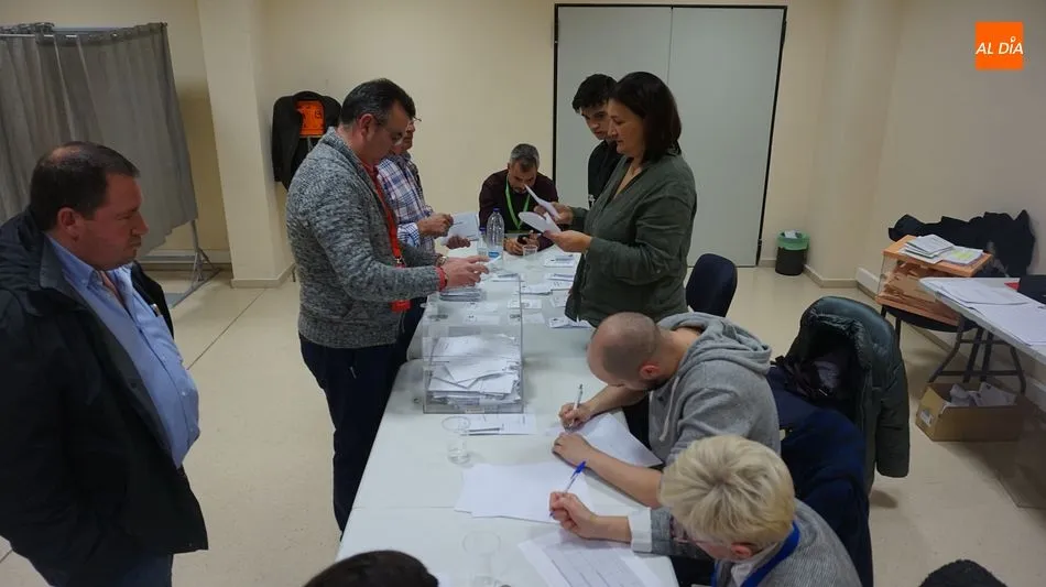 Foto 4 - El 10N deja un aumento de votantes de derecha en Guijuelo