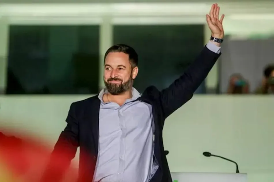 Abascal saluda tras lograr ser Vox la tercera fuerza en las elecciones | EP
