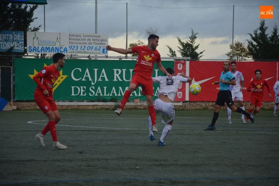 Acción del partido entre el Santa Marta y el Numancia B / Archivo