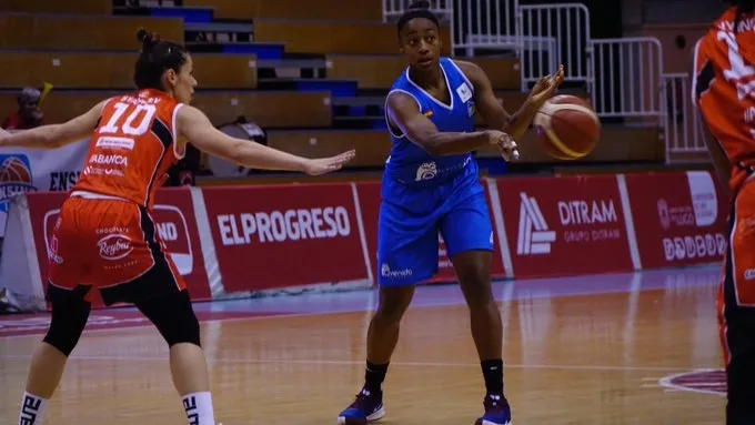 Loyd en el partido ante Ensino Lugo / CB Avenida