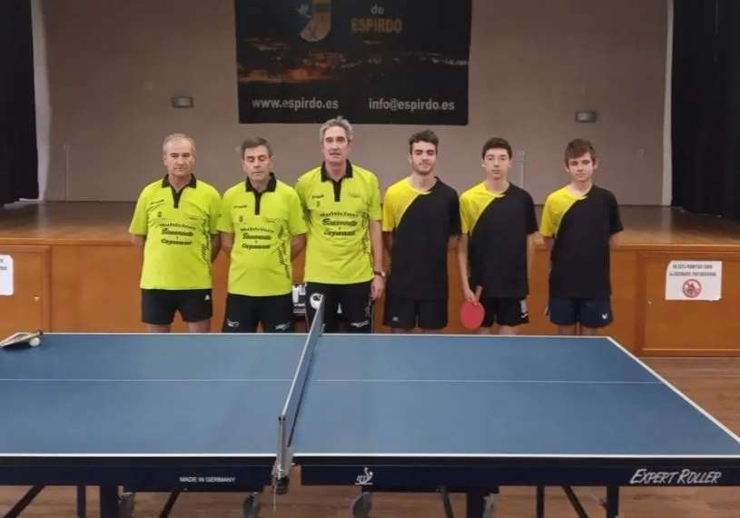 Representantes del tenis de mesa charro antes de un encuentro