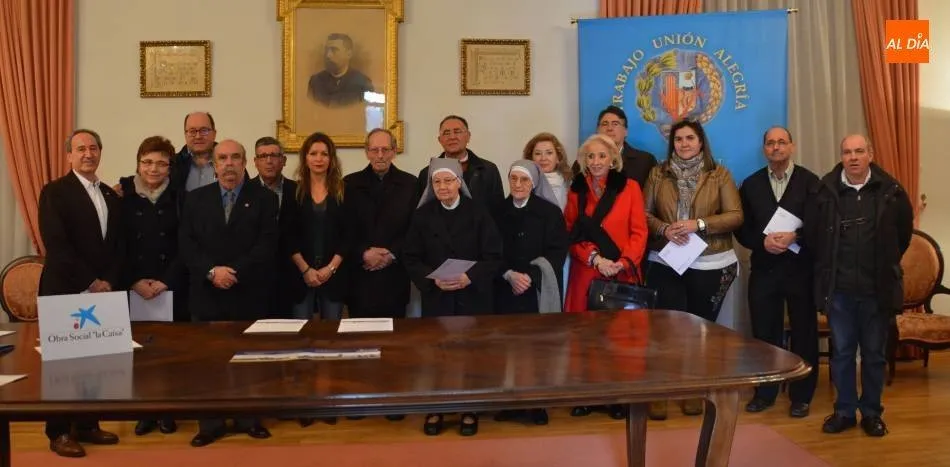 Miembros de la Fundación en el acto de la firma de convenios y entrega de ayudas del año anterior / Foto: Lydia González