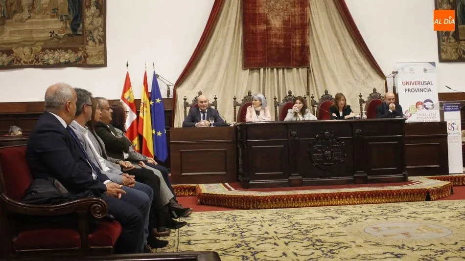 El acto de inauguración ha tenido lugar este lunes en el Paraninfo de la USAL