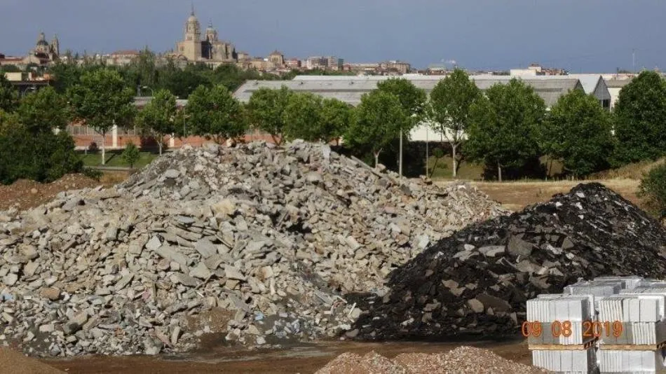 En lo que va de año se han realizado 32 informes policiales sobre vertido de escombros en caminos y cunetas, y otros 47 por quejas ciudadanas sobre la misma materia