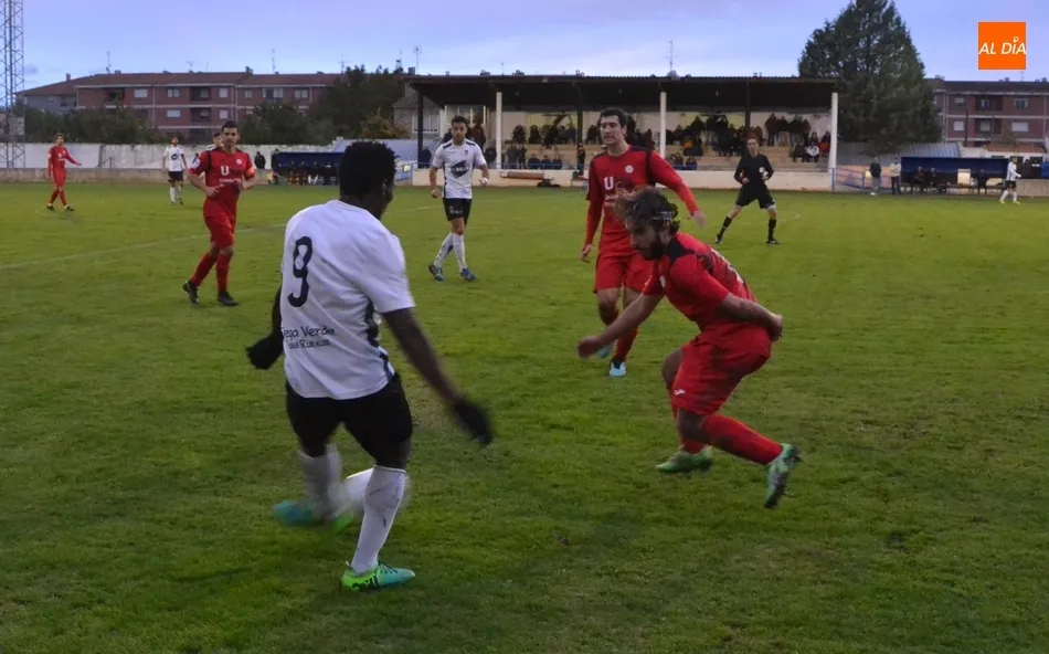 Foto 11 - El Senior del Ciudad Rodrigo incumple todos los pron&oacute;sticos ante el colista  