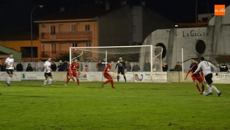 Foto 5 - El Senior del Ciudad Rodrigo incumple todos los pron&oacute;sticos ante el colista  
