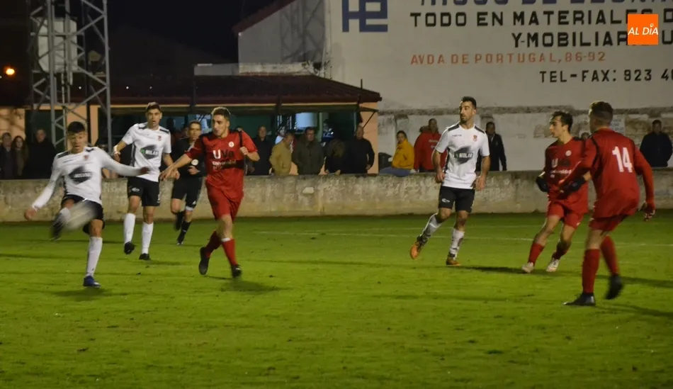 Foto 4 - El Senior del Ciudad Rodrigo incumple todos los pron&oacute;sticos ante el colista  