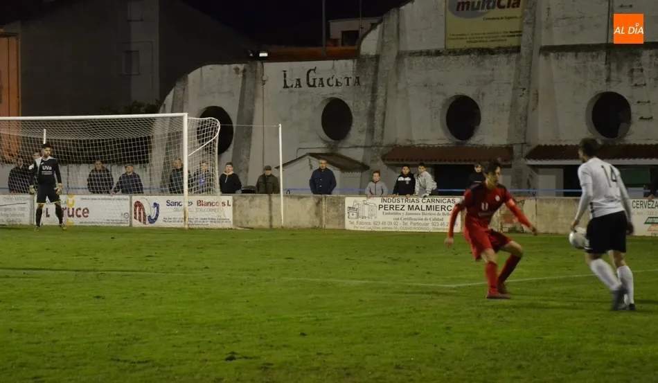 Foto 2 - El Senior del Ciudad Rodrigo incumple todos los pron&oacute;sticos ante el colista  