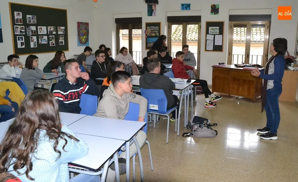 ARCIU imparte charlas de sensibilización a los alumnos de Misioneras-Santa Teresa  