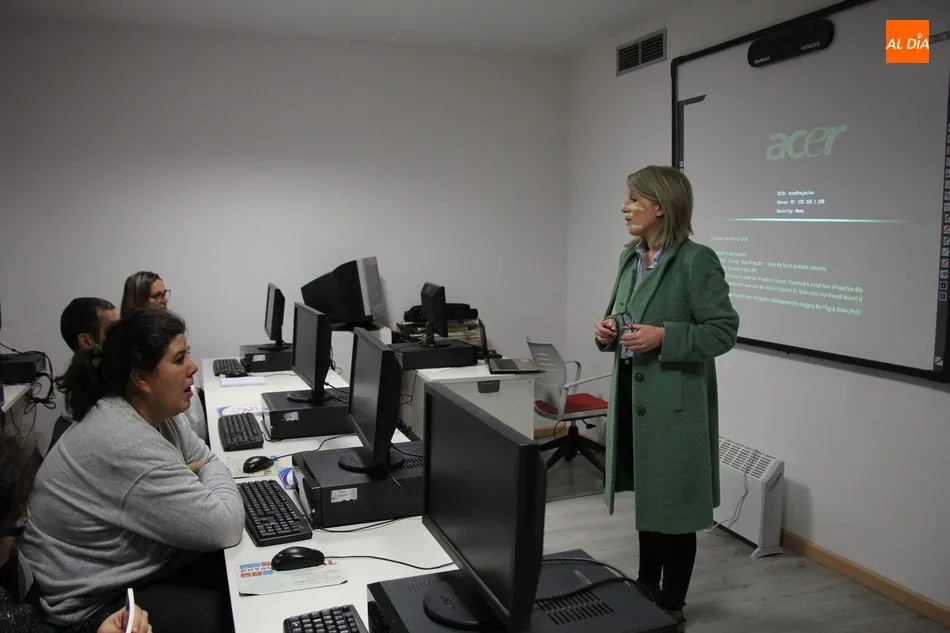 Foto 7 - Usal y Diputaci&oacute;n facilitan la formaci&oacute;n acad&eacute;mica a 15 personas con discapacidad de la comarca...