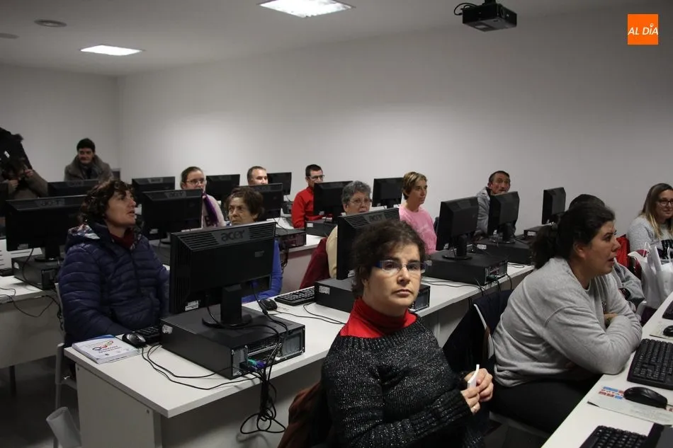 Foto 6 - Usal y Diputaci&oacute;n facilitan la formaci&oacute;n acad&eacute;mica a 15 personas con discapacidad de la comarca...