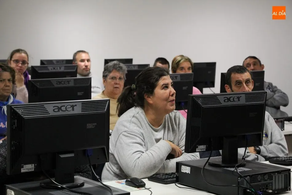 Foto 4 - Usal y Diputaci&oacute;n facilitan la formaci&oacute;n acad&eacute;mica a 15 personas con discapacidad de la comarca...