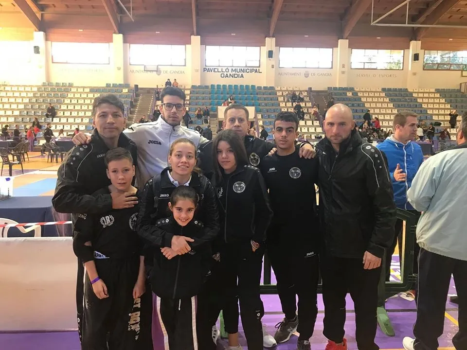 Foto 2 - El kickboxing salmantino se vuelve del II Open Ciudad de Gand&iacute;a con 41 medallas