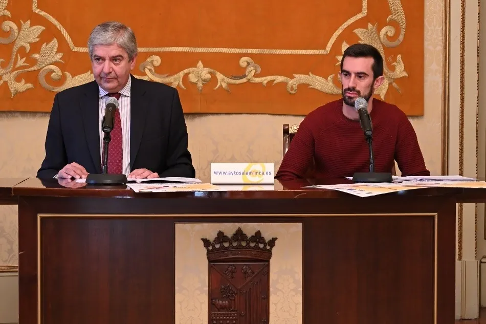 El concejal de Deportes, Javier García Rubio, y el presidente del Club Atlético Salamanca, Víctor Mateos, presentan la séptima edición de la Vuelta Pedestre