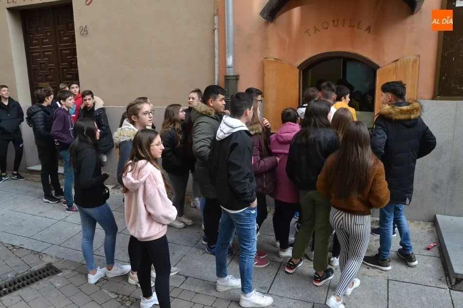 El FICEE recibe a alumnos de la ESO  