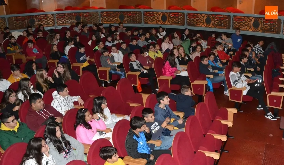 Foto 6 - El FICEE recibe a alumnos de la ESO  