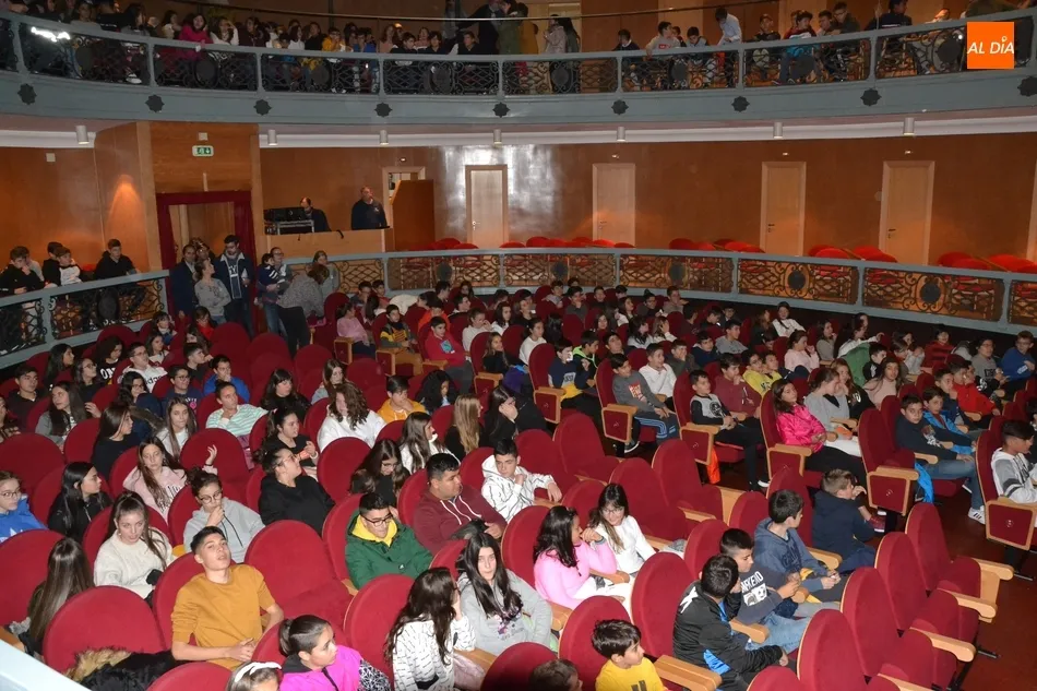Foto 5 - El FICEE recibe a alumnos de la ESO  