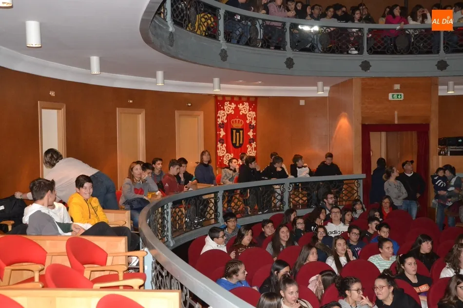 Foto 3 - El FICEE recibe a alumnos de la ESO  