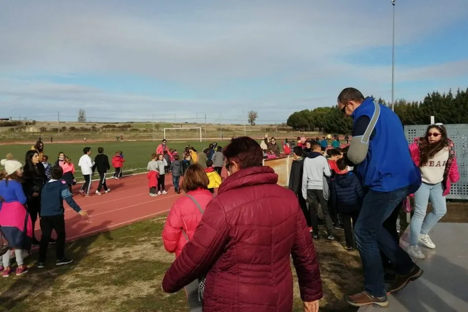 Foto 5 - El CEIP Manuel Moreno Blanco de Vitigudino camina contra la obesidad  