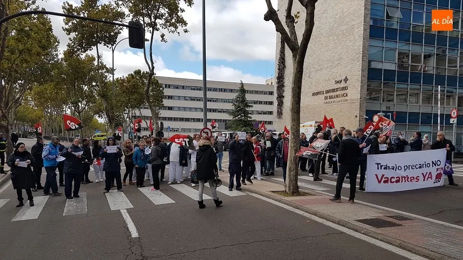 Foto 3 - Nueva protesta de los sindicatos ante el hospital Virgen de la Vega
