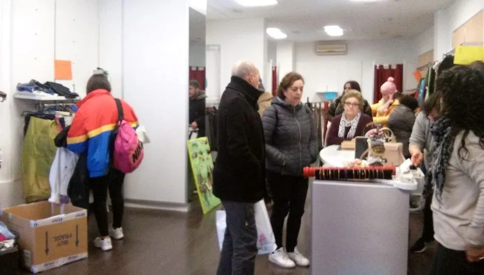 Mercadillo de Amdeve, ropa de fiesta y complementos