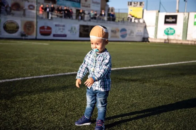Andrés, en el césped del Municipal