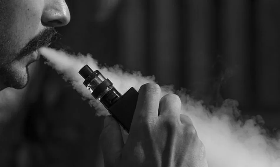 Los cardiólogos europeos denuncian que los cigarrillos electrónicos son peligrosos y adictivos / EP