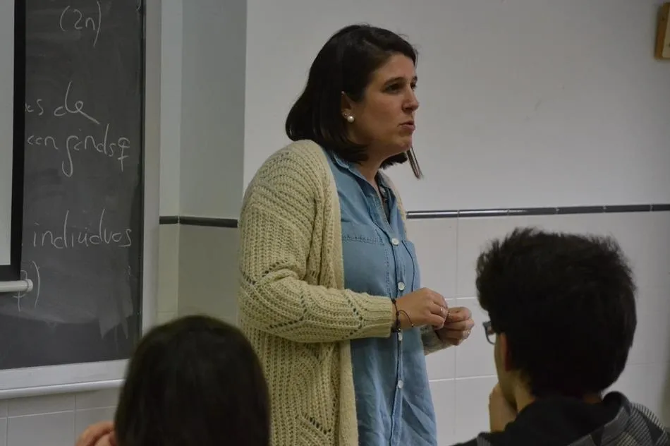 Foto 5 - ARCIU conciencia a los alumnos del IES Tierra sobre los riesgos del alcohol  