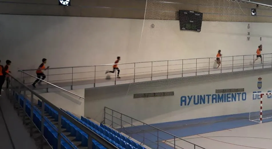 Foto 3 - Unos 70 ni&ntilde;os y j&oacute;venes asisten esta temporada a la Escuela de Atletismo  