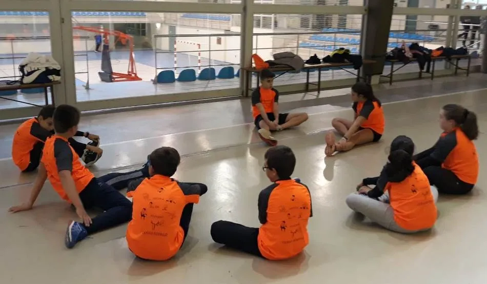 Foto 2 - Unos 70 ni&ntilde;os y j&oacute;venes asisten esta temporada a la Escuela de Atletismo  