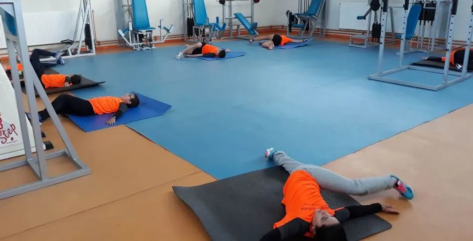 Foto 5 - Unos 70 ni&ntilde;os y j&oacute;venes asisten esta temporada a la Escuela de Atletismo  