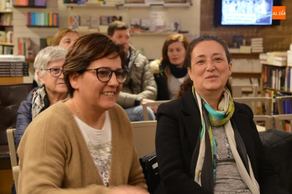 Foto 5 - Carla Montero presenta &lsquo;El jard&iacute;n de las mujeres Verelli&rsquo; en la librer&iacute;a Santos Ochoa  