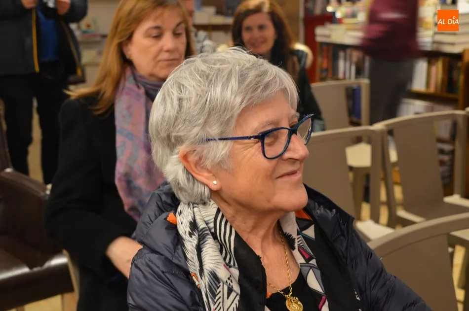 Foto 4 - Carla Montero presenta &lsquo;El jard&iacute;n de las mujeres Verelli&rsquo; en la librer&iacute;a Santos Ochoa  