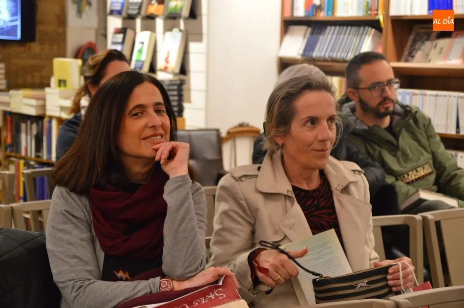Foto 3 - Carla Montero presenta &lsquo;El jard&iacute;n de las mujeres Verelli&rsquo; en la librer&iacute;a Santos Ochoa  