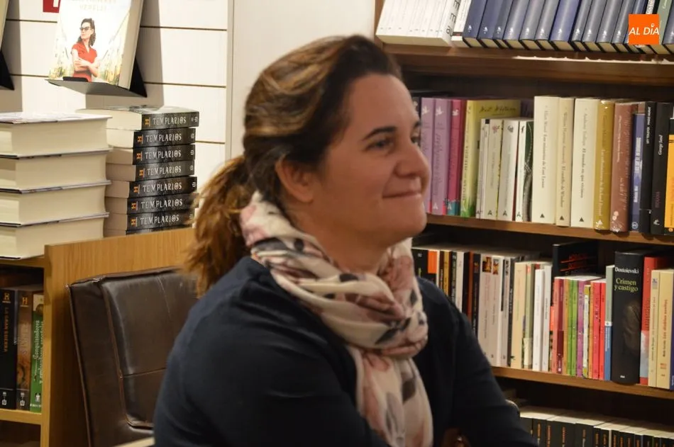 Foto 2 - Carla Montero presenta &lsquo;El jard&iacute;n de las mujeres Verelli&rsquo; en la librer&iacute;a Santos Ochoa  