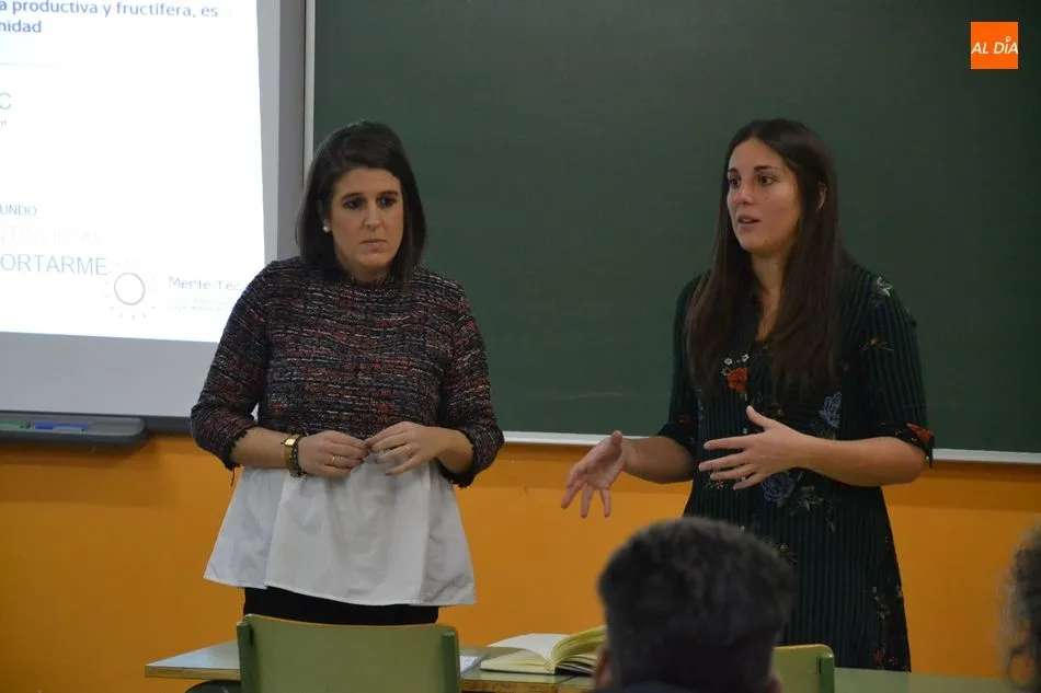 Progenitores del IES Fray Diego asisten a una sesión sobre salud mental  